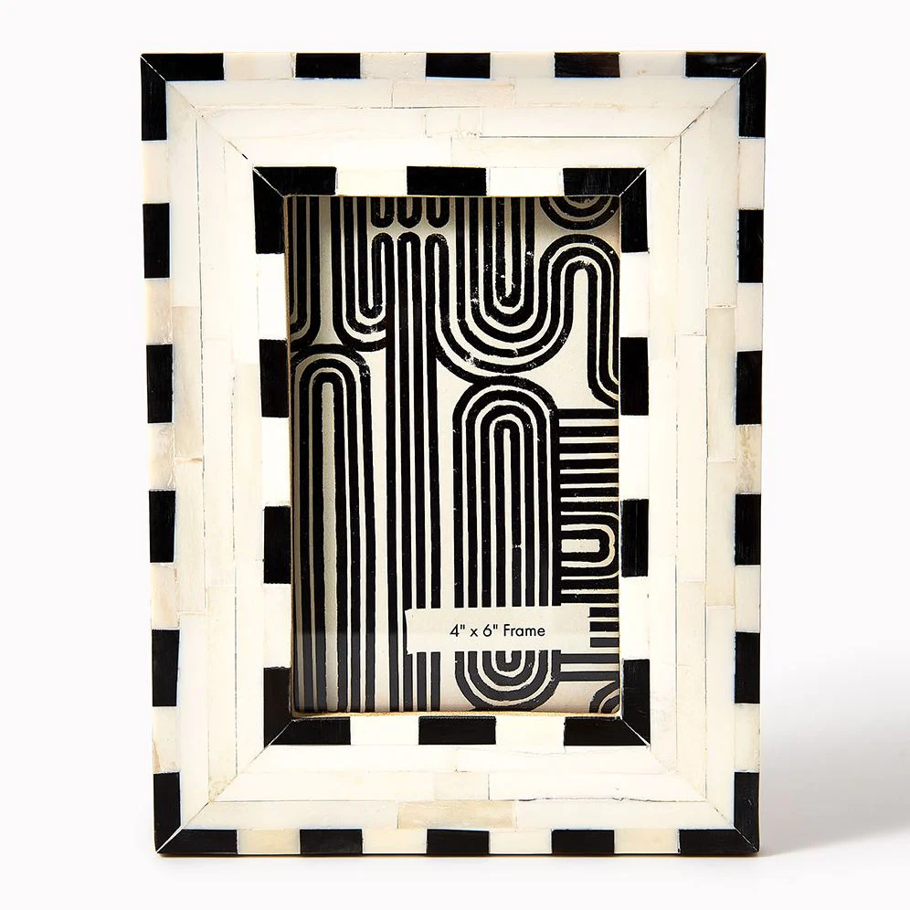 Black and White Striped Border 4x6 Frame