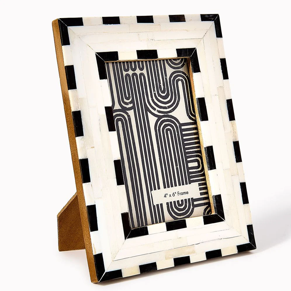 Black and White Striped Border 4x6 Frame - Image 2
