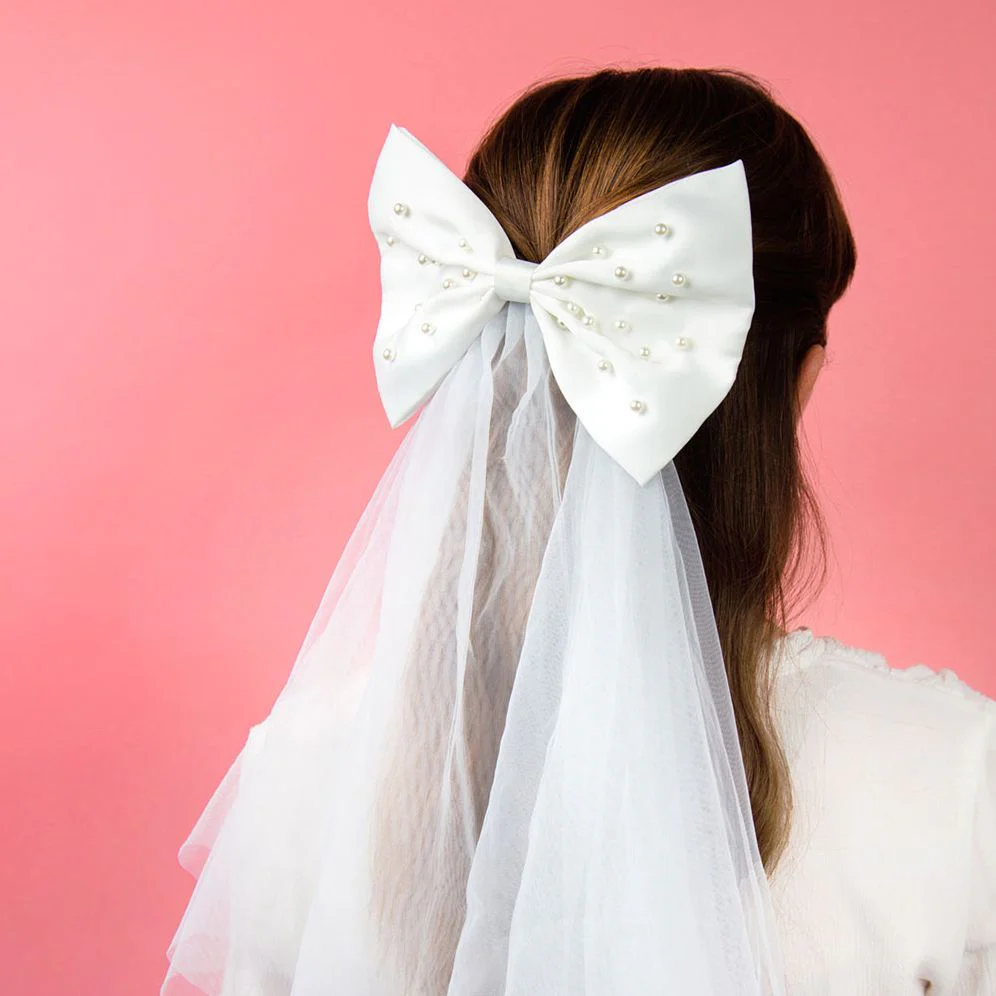 Bride to Be White Pearl Bow and Veil - Image 2