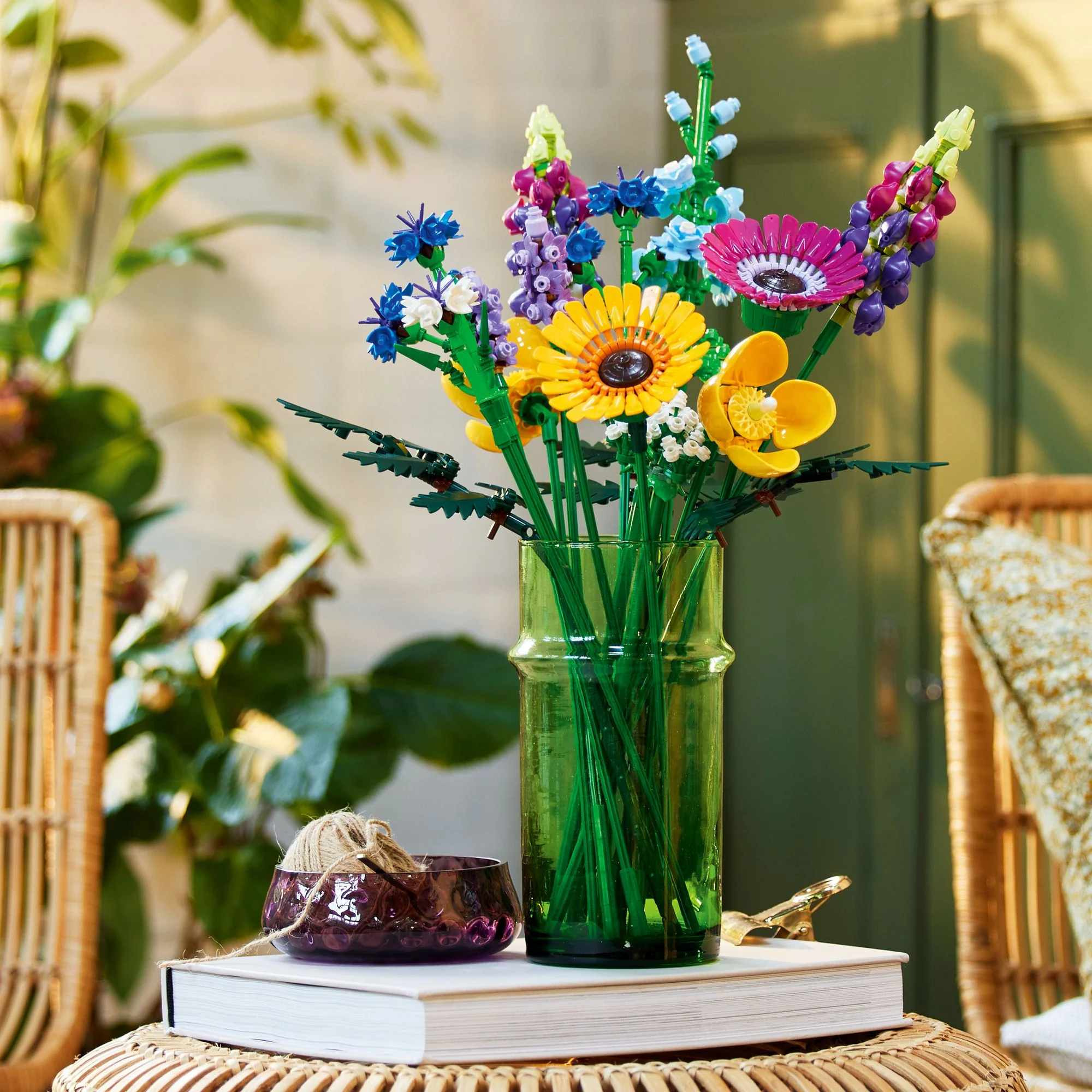 LEGO Icons Wildflower Bouquet 10313 - Image 6
