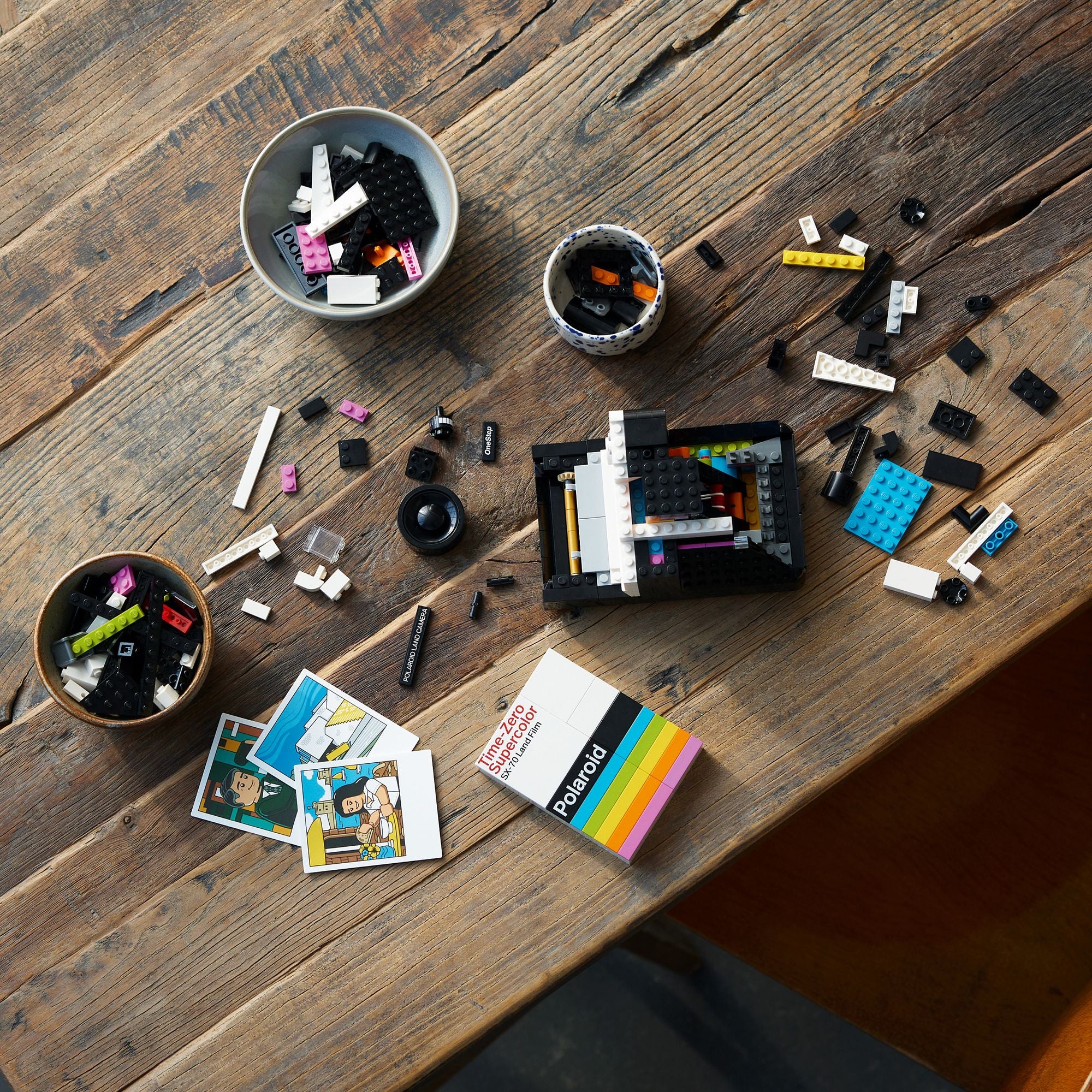LEGO Ideas Polaroid OneStep SX-70 Camera 21345 - Image 3
