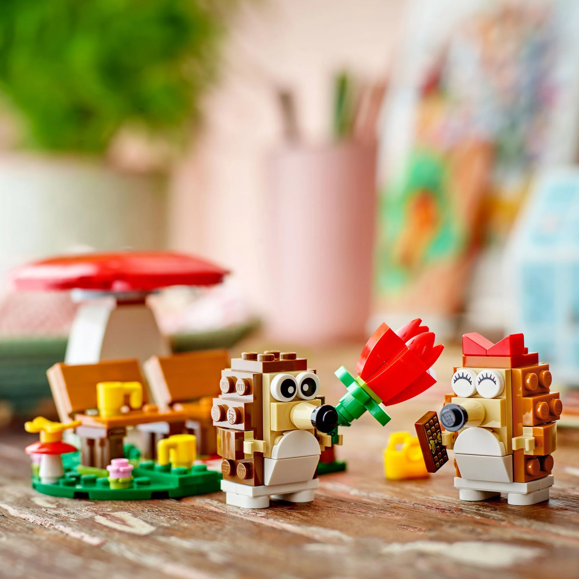 LEGO LEL Seasons Hedgehog Picnic Date 40711 - Image 4