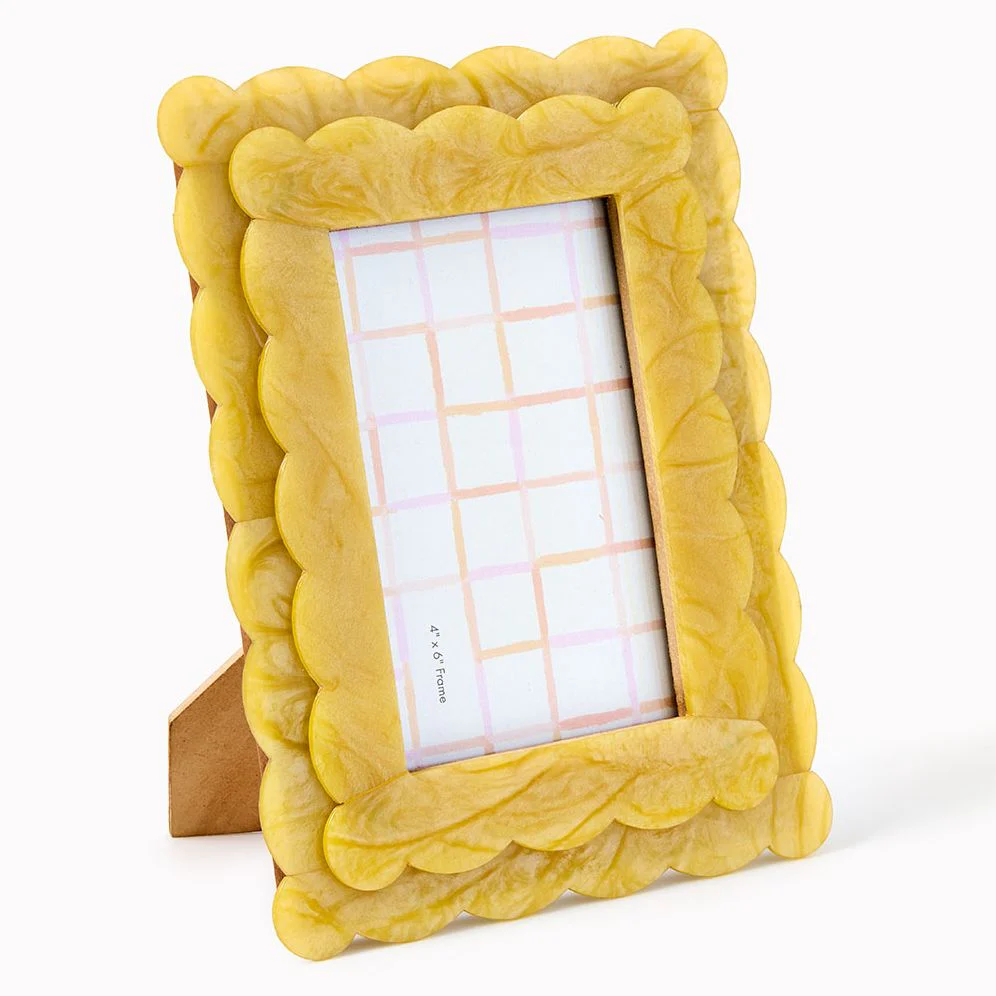 Scalloped Resin Photo Frame, Gold (4x6 Photo) - Image 2